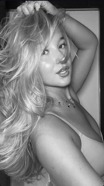 Full leaked Polinaarvvv private onlyfans photo